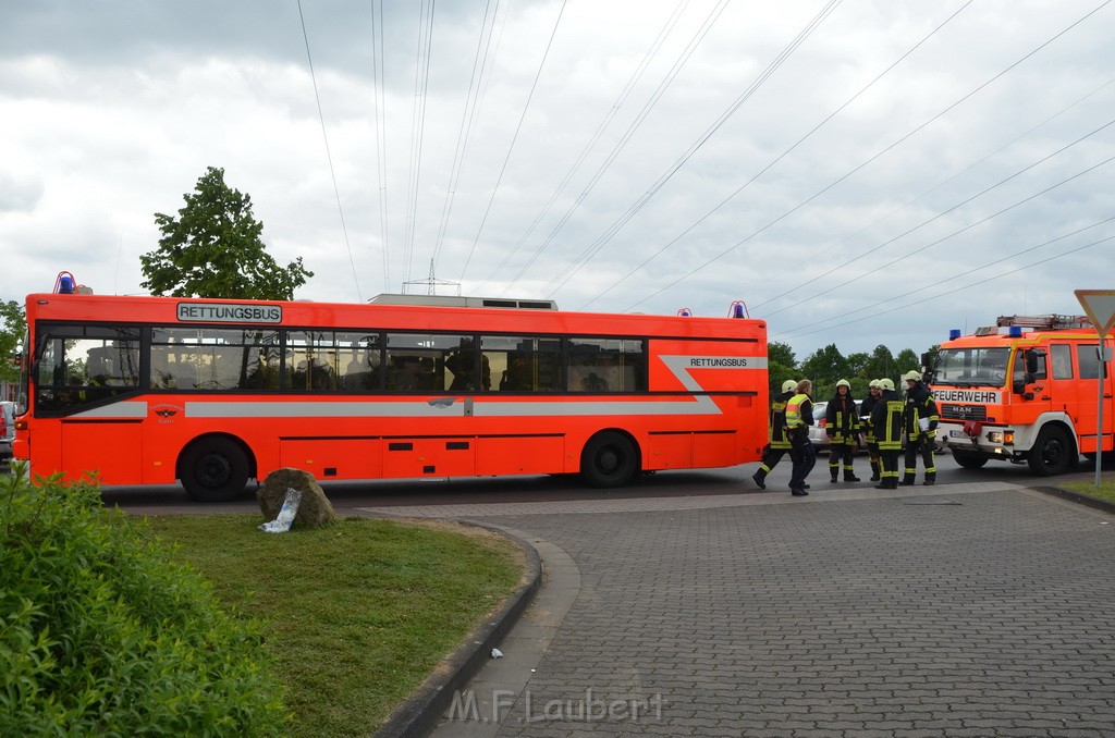 Schwerer Bus Unfall Koeln Porz Gremberghoven Neuenhofstr P099.JPG - Miklos Laubert